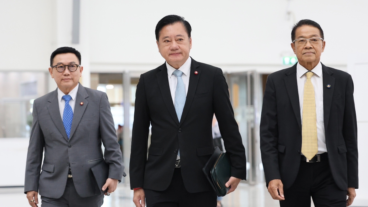“สมชาย” นำอดีต สว. ฟังคำวินิจฉัยคดี “เศรษฐา” น้อมรับไม่ว่าผลจะออกมาทางใด