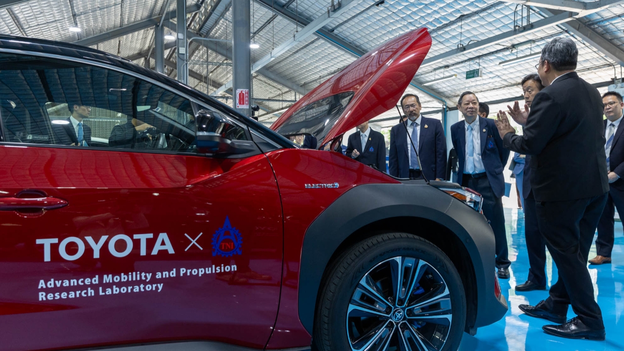 Toyota มอบรถยนต์ ชิ้นส่วนรถ เครื่องยนต์ แก่สถาบันเทคโนโลยีไทย-ญี่ปุ่น
