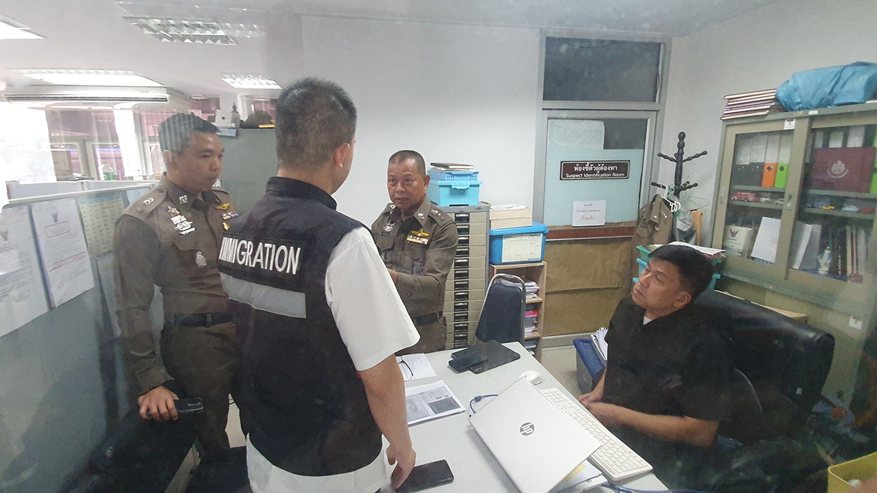 ตร.สั่งล่า 4 คนร้าย บุกปล้นบ้านนักธุรกิจชาวจีน บังคับโอนเงิน 70 ล้านบาท
