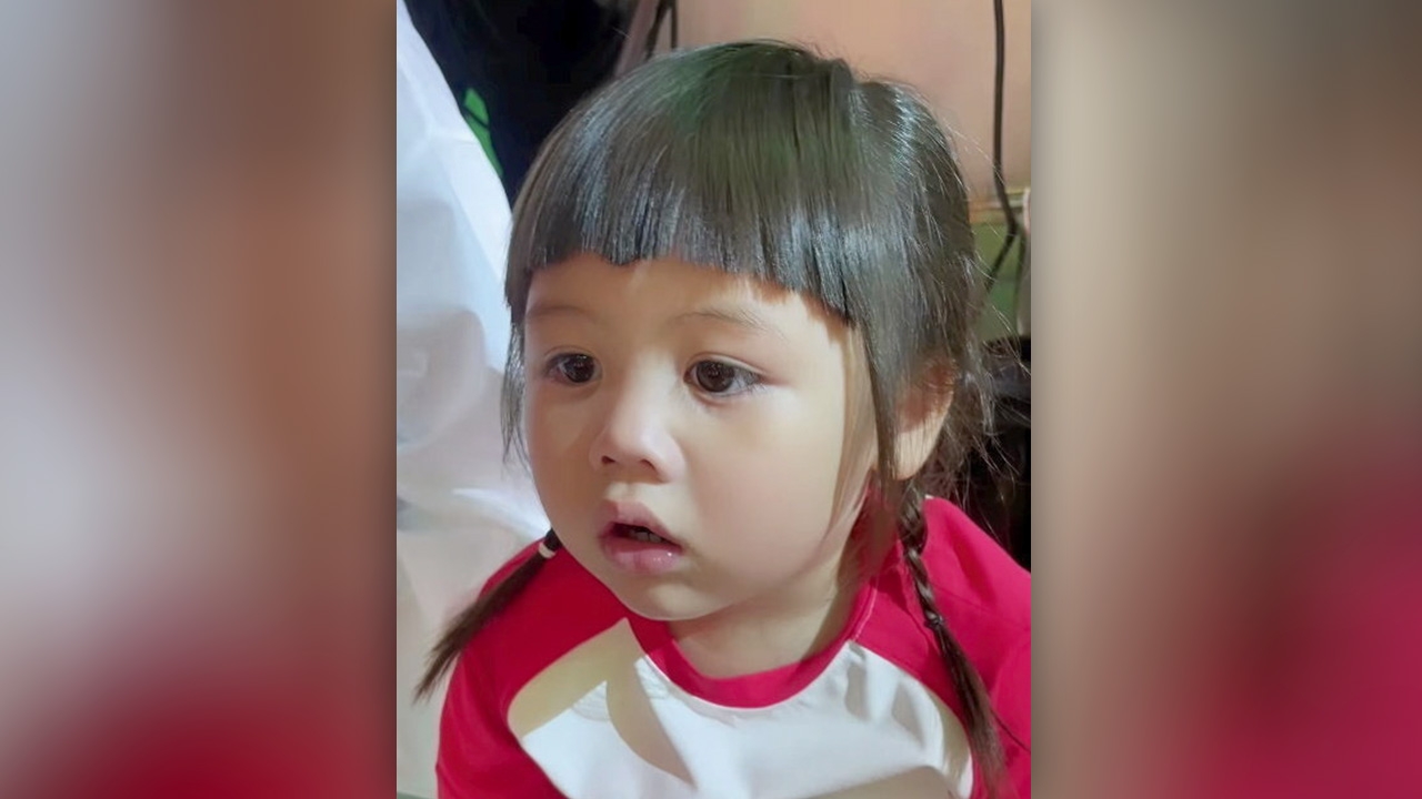 น้องเกล ขวัญใจทุกเจน แฟนเพลงตัวจิ๋ว “พี่เบิร์ด” นั่งดูตาแป๋ว