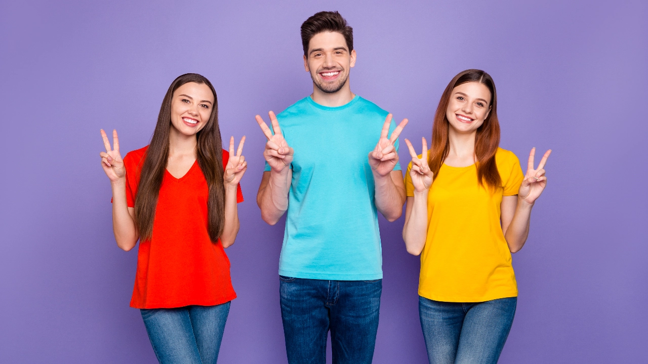 .สีมงคลเดือนสิงหาคม 2567 สีเสื้อมงคลประจำวัน เสริมดวง เพิ่มเสน่ห์.