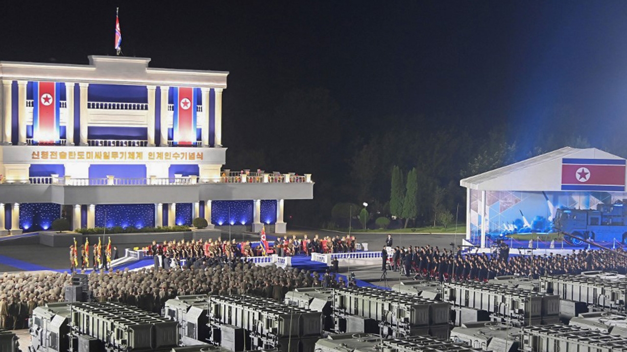 จับตาพรมแดนสองเกาหลีเดือด "คิม จอง อึน" ส่งเครื่องยิงขีปนาวุธชุดใหญ่ประชิดพรมแดนเกาหลีใต้