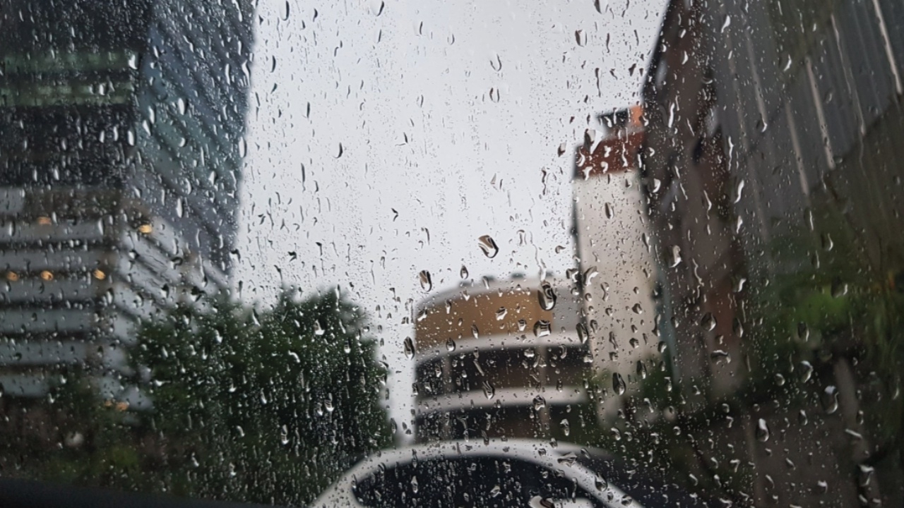 สภาพอากาศวันนี้ กรมอุตุฯ เตือนทั่วไทยยังคงมีฝนฟ้าคะนอง "กทม.-เหนือ" หนักสุด 70%