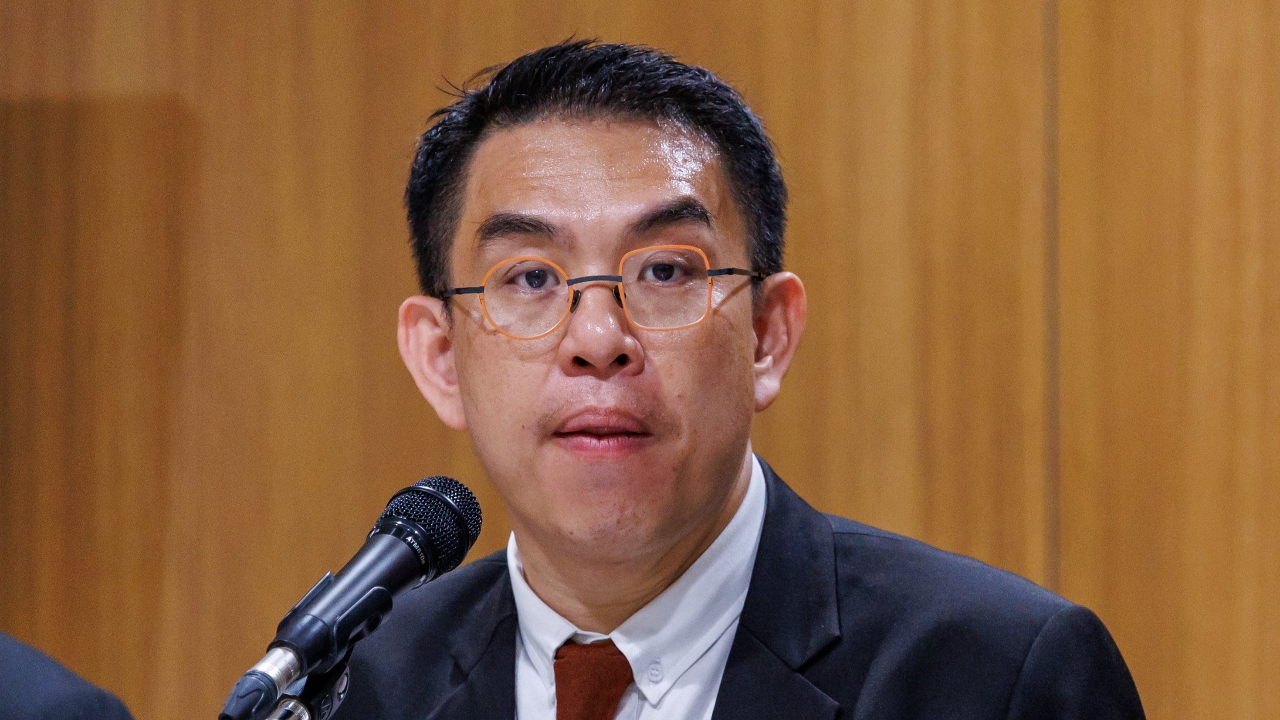 “วิโรจน์” จี้หัวหน้ารัฐบาลรับผิดชอบ ตอบให้ชัด ปมรองโฆษกรัฐบาลชี้นำศาล