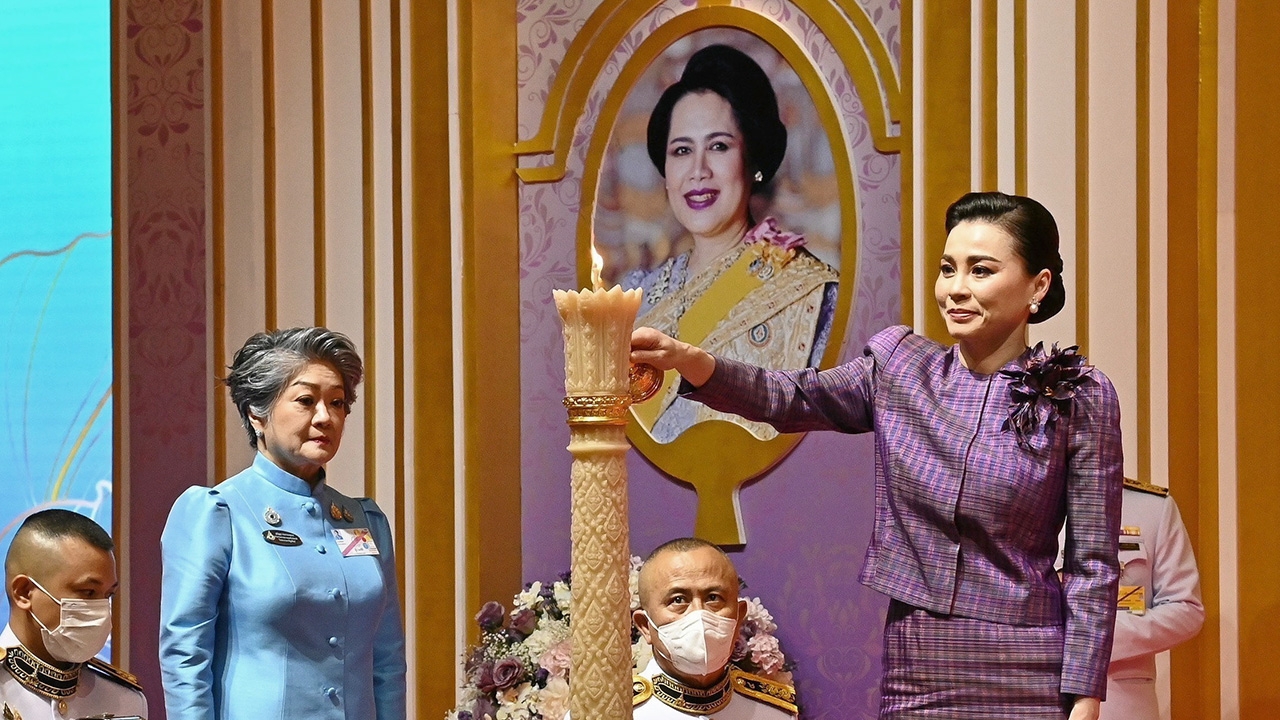 พระราชินีทรงเน้นบทบาทสำคัญของสตรี เป็นหลักในการผดุงครอบครัวให้อบอุ่น