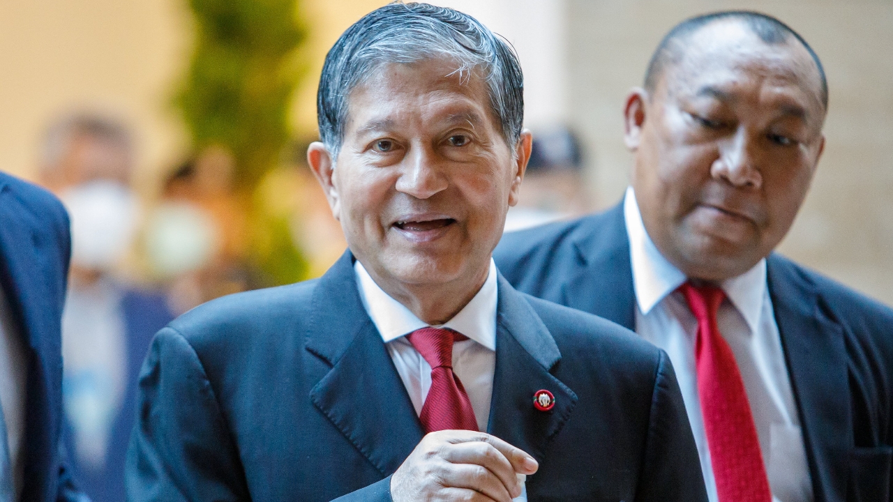 “เฉลิม” ตอบตกลง “บิ๊กป้อม” ย้ายเข้า พปชร.-“วัน” เตรียมสมัครสมาชิกสัปดาห์หน้า 