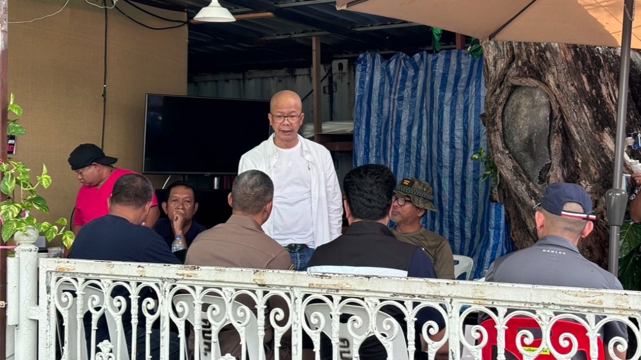 คปท. ยอมสลายม็อบ หลีกทางงานพระราชพิธีมหามงคลเฉลิมพระชนมพรรษา 6 รอบ