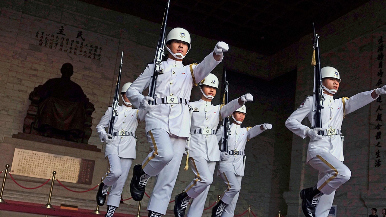 หวังลบภาพเผด็จการ