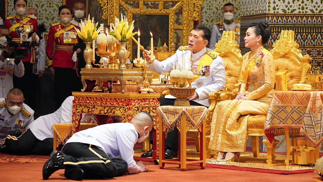 King-Queen He did the royal benefit of Thaksinanupdana.  A Ceremony to Rejoice the sixth Anniversary of His Majesty the King’s Birthday