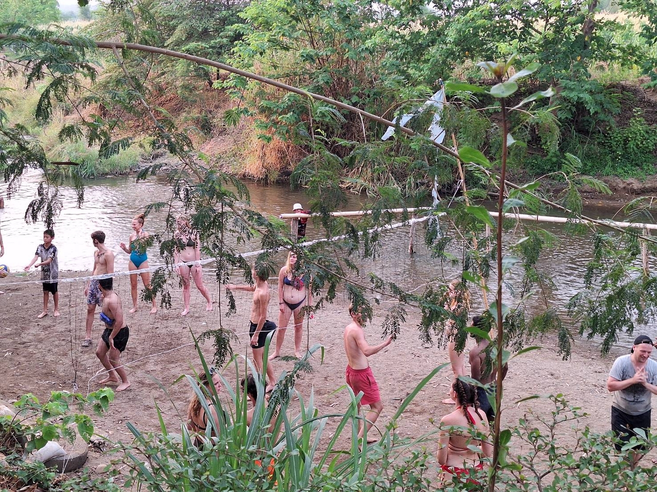 ชาวปายโวย ปล่อยฝรั่งเล่นห่วงยาง เมา-มั่วเซ็กซ์ ไม่เลือกที่ ไร้มาตรการคุม