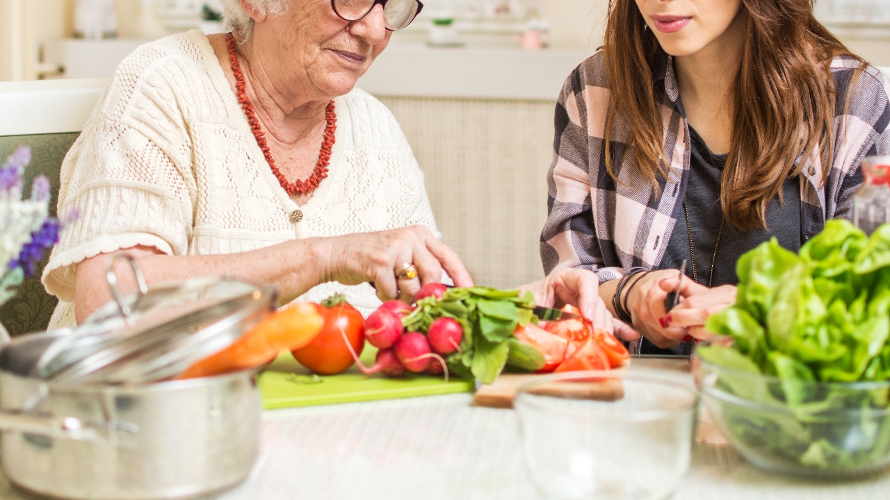 คู่มือการทานอาหารแบบฉบับผู้สูงวัย เพื่อสุขภาพที่ดี และยืนยาวในอนาคต