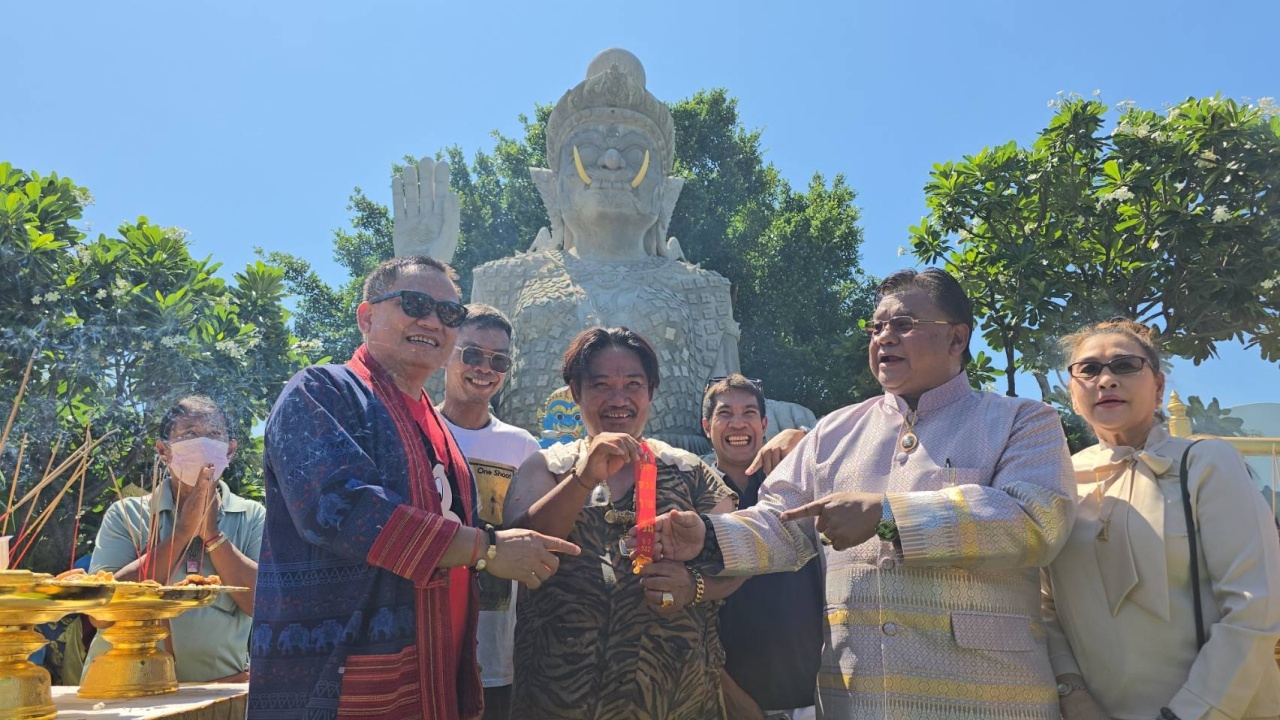 แห่ร่วมพิธีเบิกเนตร "แม่ผีเสื้อสมุทร" ไม่ลืมส่อง "เลขเด็ดงวดนี้" ลุ้น 16/7/67