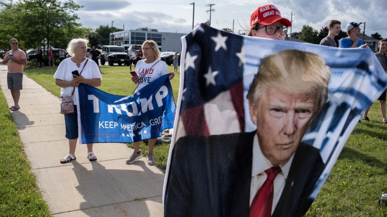 โดนัลด์ ทรัมป์ เดินทางถึงมิลวอกี เตรียมเข้าร่วมการประชุมใหญ่พรรครีพับลิกัน