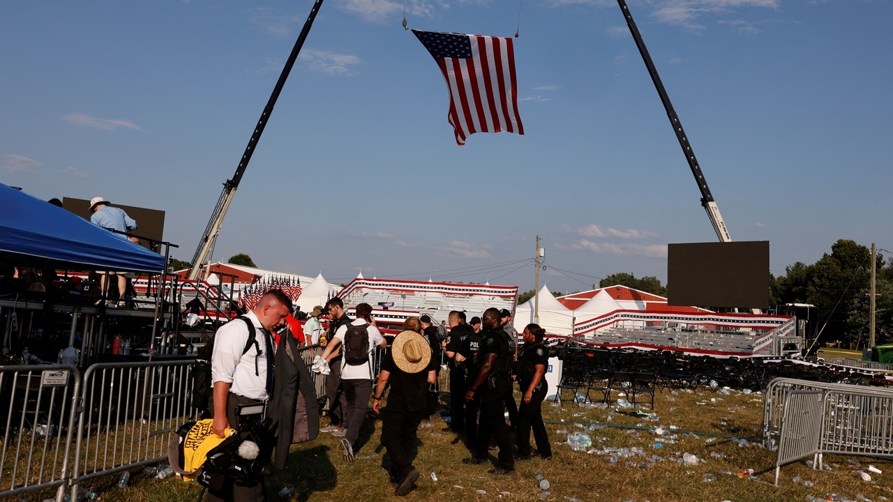 ตำรวจลับเผย มือปืนยิงทรัมป์จากนอกเวทีหาเสียง