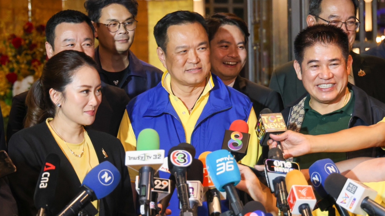 “อนุทิน” ลั่น ไม่ขัดแย้งปมกัญชา “อิ๊งค์” บอก รอดูอนาคต “ทักษิณ” ช่วยงาน