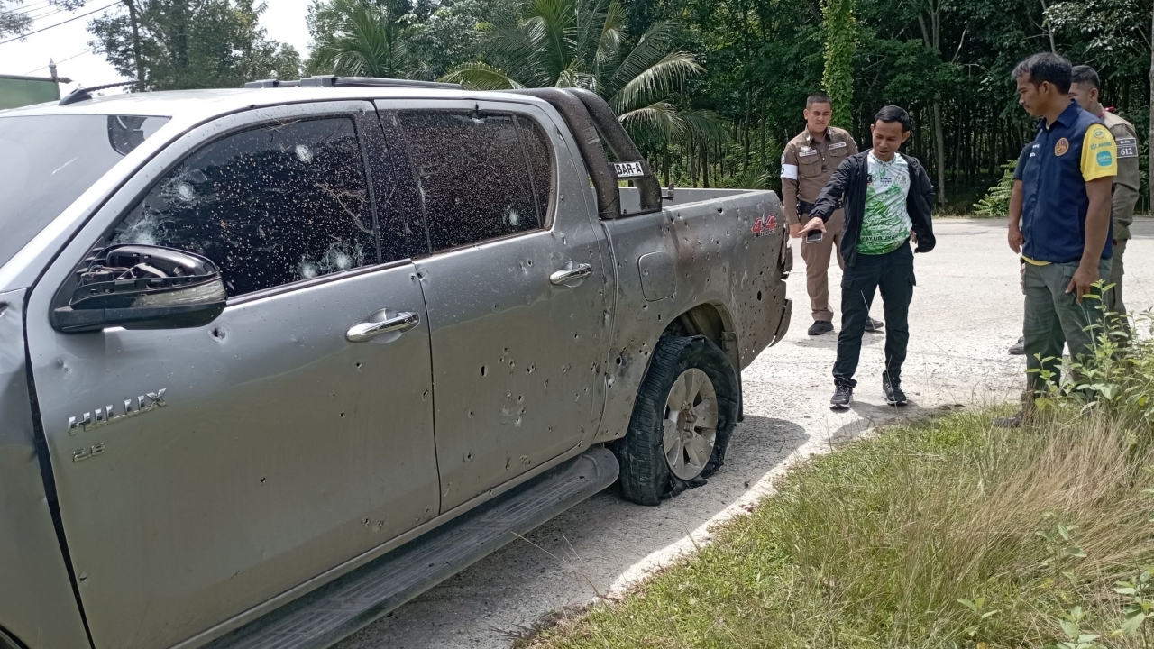 Yala bomb attack targets armored pickup, injures 2 police officers