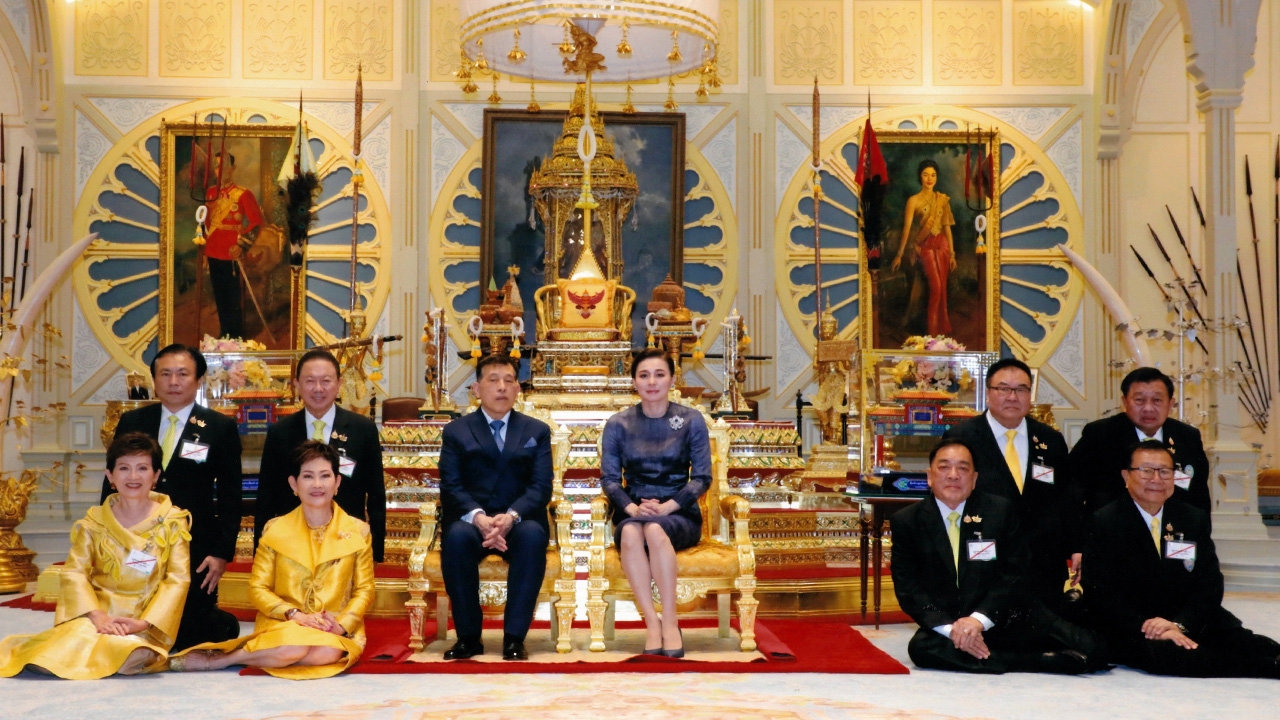 ซุ้มประตูเฉลิมพระเกียรติ 72 พรรษา พระบาทสมเด็จพระเจ้าอยู่หัว