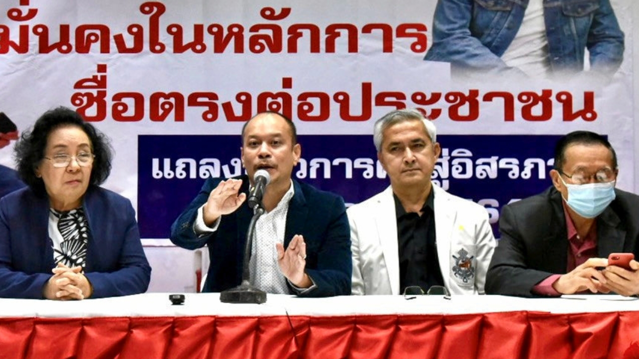 “ก่อแก้ว” โดดป้อง “เต้น ณัฐวุฒิ” ยอมกลืนเลือดเพื่อเป้าหมายประชาธิปไตย