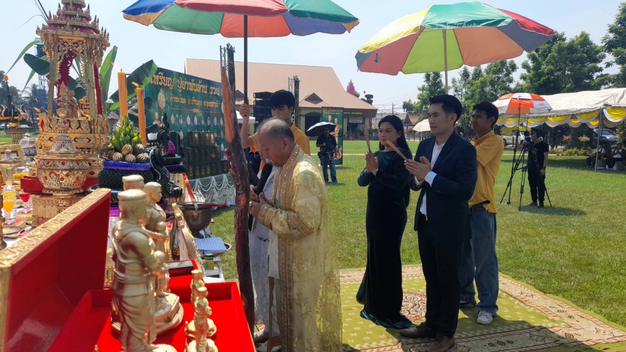 แห่ส่อง "เลขเด็ด" ธูปมงคล-ขันน้ำมนต์ พิธีบวงสรวง พ่อปู่ศรีสุทโธ-แม่ย่าศรีปทุมมา