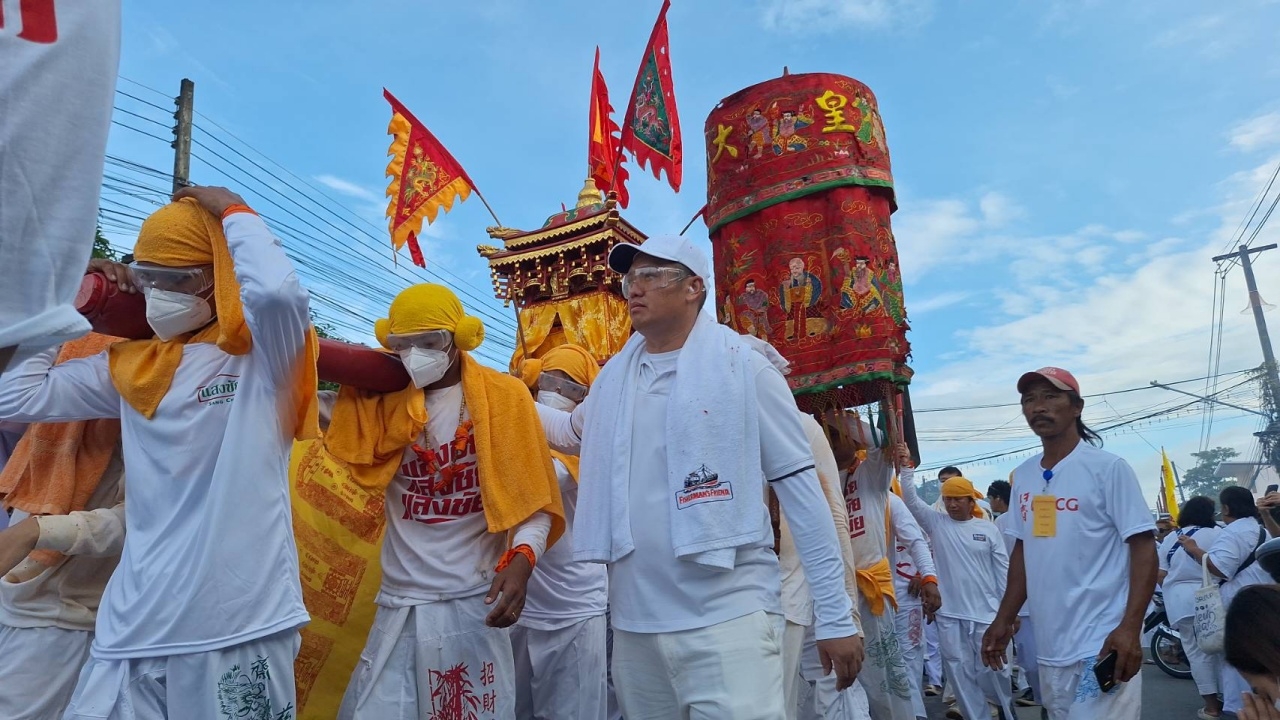 "ศาลเจ้าหล่อโรง" ภูเก็ต แห่พระรอบเมือง ส่งท้ายก่อนสิ้นสุดประเพณีถือศีลกินผัก