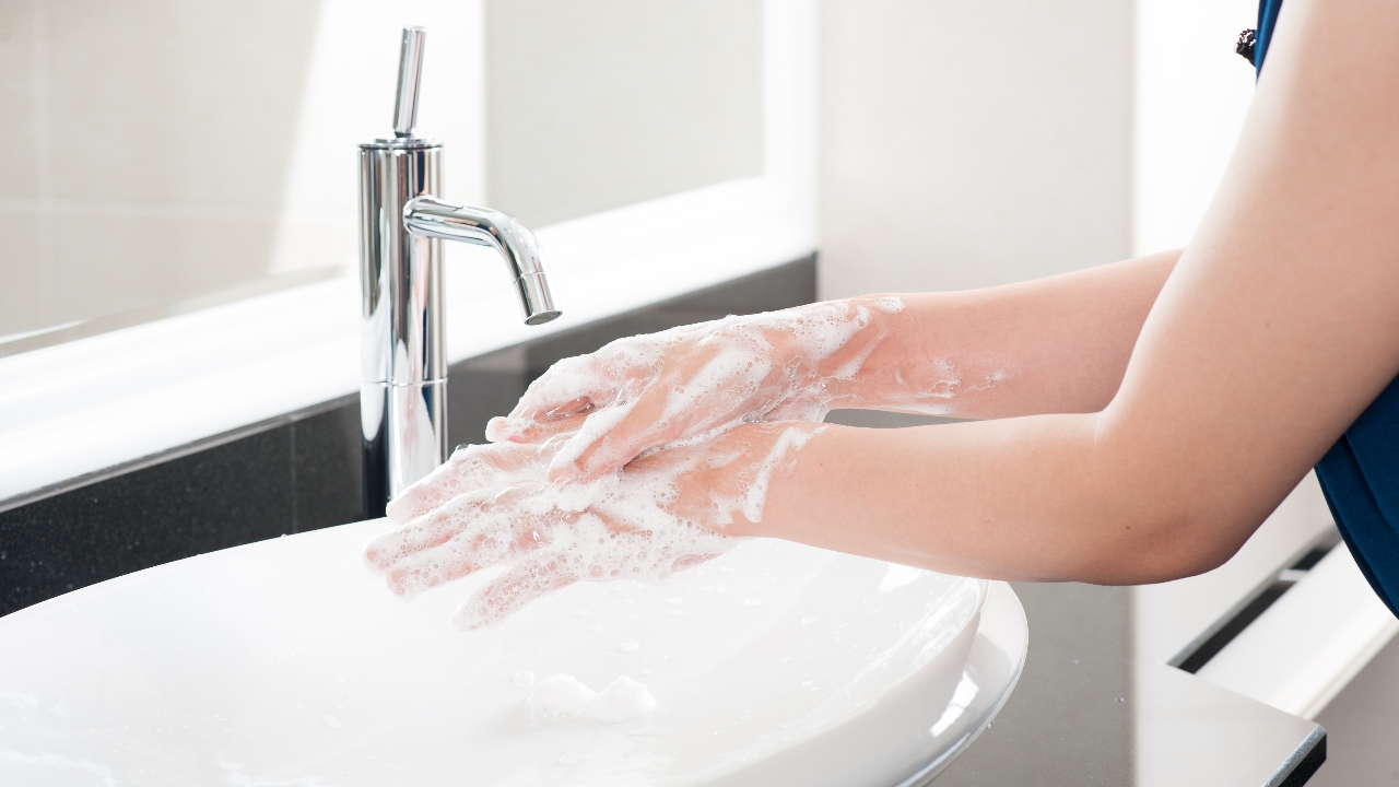 มือก็ต้องล้าง ยิ่งล้างก็ยิ่งแห้งแตก ควรทำอย่างไรดี