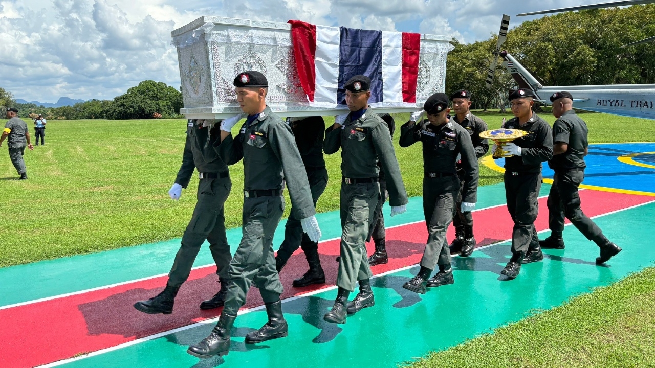 อาลัย "ตชด.พลีชีพ" เหตุลอบยิงฐานที่ปัตตานี จัดพิธีสมเกียรติตำรวจกล้า