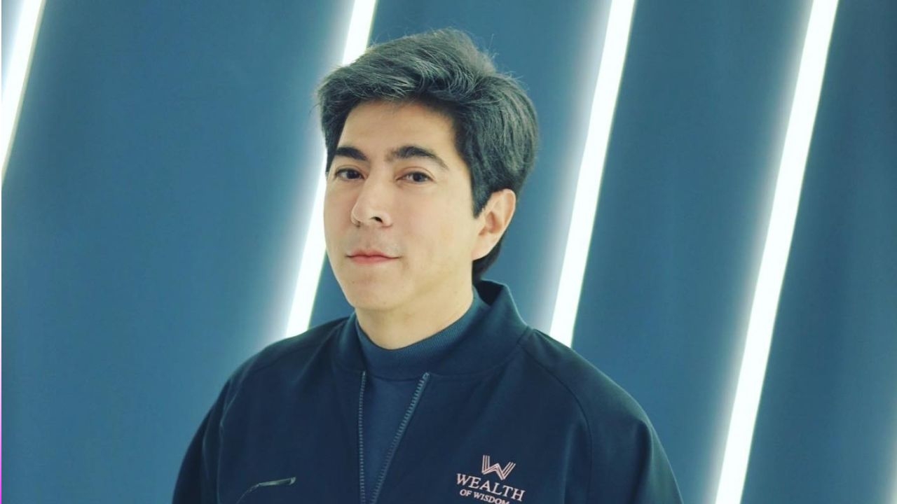 รู้จัก แซม ยุรนันท์ พระเอกอมตะ มีชื่อนั่งผู้อำนวยการ ดิไอคอน ต้องเข้าพบตำรวจ