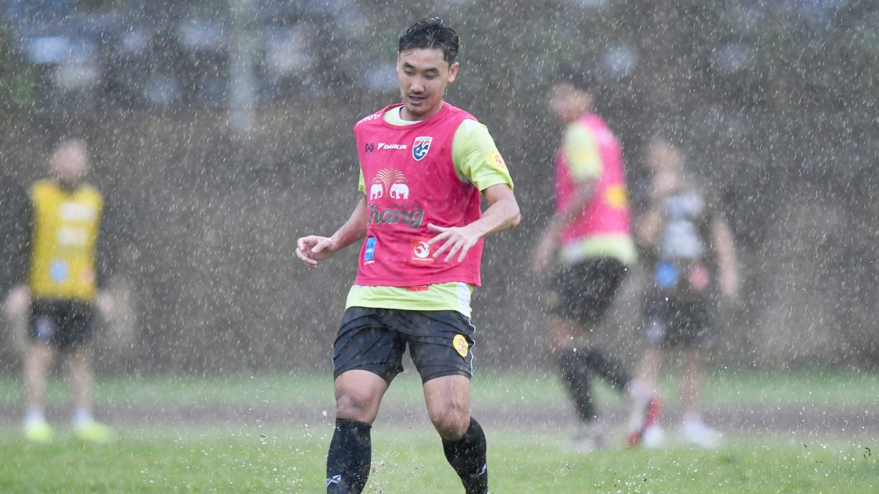 “อภิสิทธิ์” เชื่อ “ทีมชาติไทย” ดีพอคว้าแชมป์คิงส์คัพ แม้ “ซีเรีย” เกมรุกดี นักเตะมีคุณภาพ