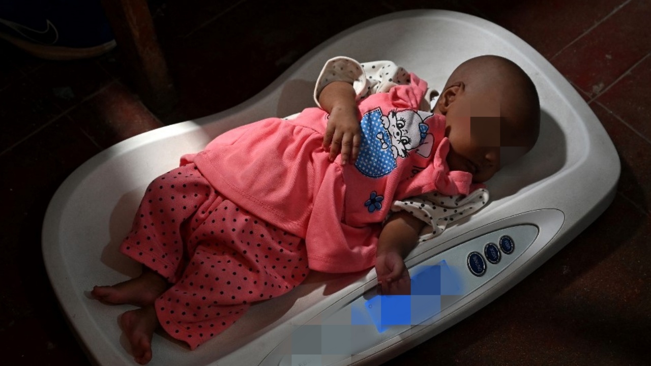 สุดสลดพ่ออินโดฯขายลูกวัย 11 เดือนทางออนไลน์ เอาเงินไปเล่นพนัน