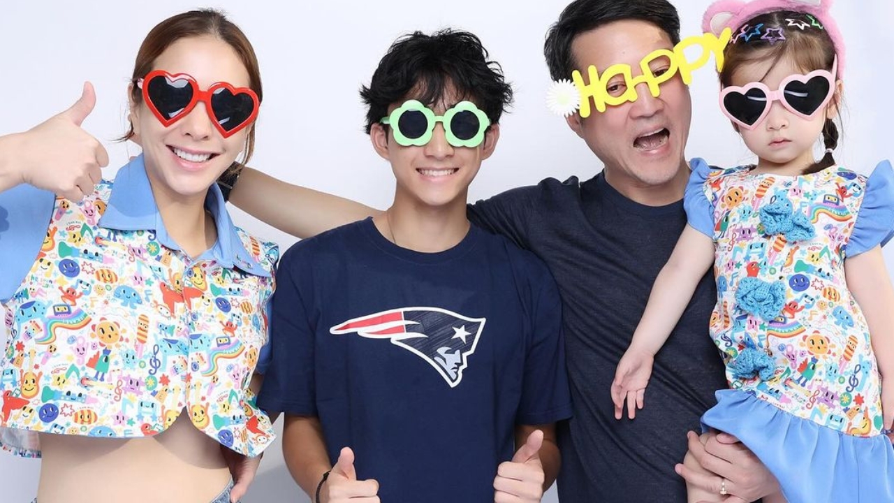 "แป้ง อรจิรา" โพสต์ภาพครอบครัวสุดน่ารัก ลูกชาย-ลูกสาวหน้าตาดีเหมือนพ่อแม่