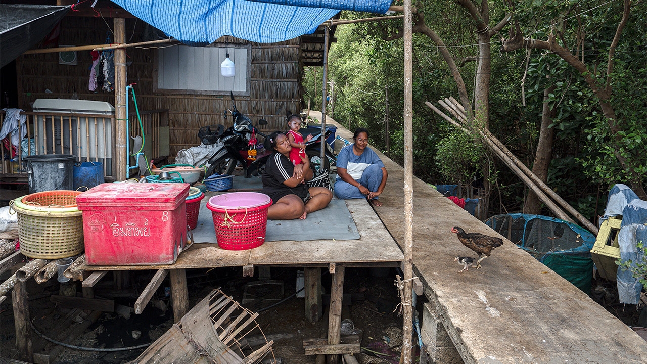 "บ้านขุนสมุทรจีน" วิถีชีวิตที่ไม่แน่นอน ผลกระทบจากโลกรวน