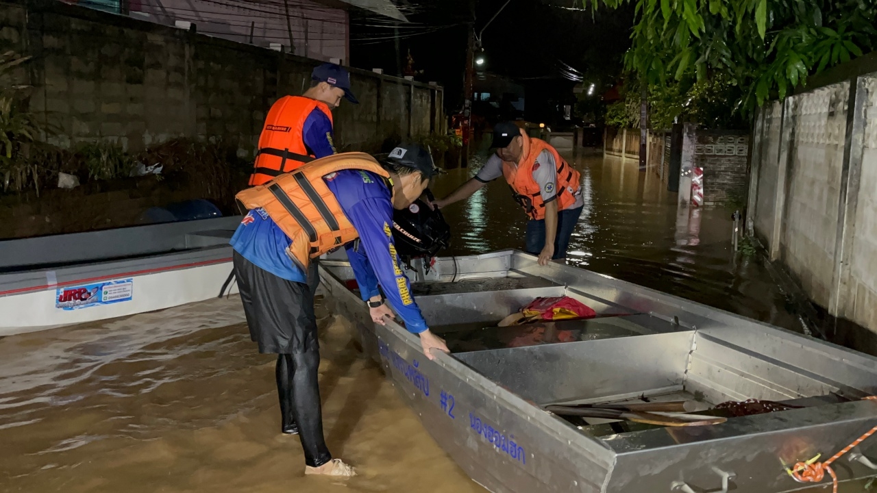 ผู้ว่าฯ แพร่ สั่งระดมเจ้าหน้าที่รับมือน้ำท่วม ตั้งศูนย์ช่วยเหลือผู้ประสบภัย