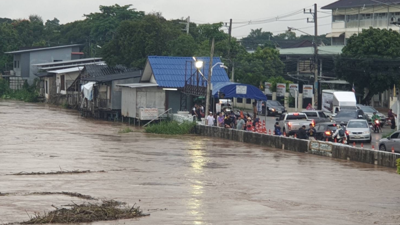 เตือนชาวบ้านรับมือน้ำท่วม “เชียงใหม่-สุโขทัย” เฝ้าระวังสถานการณ์ใกล้ชิด