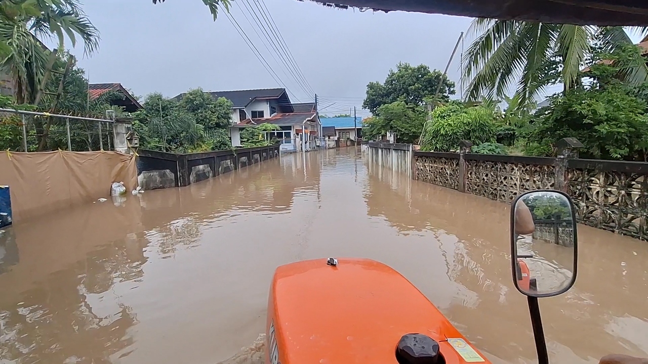 Flooding in Lampang: Areas over a meter high, residents warned