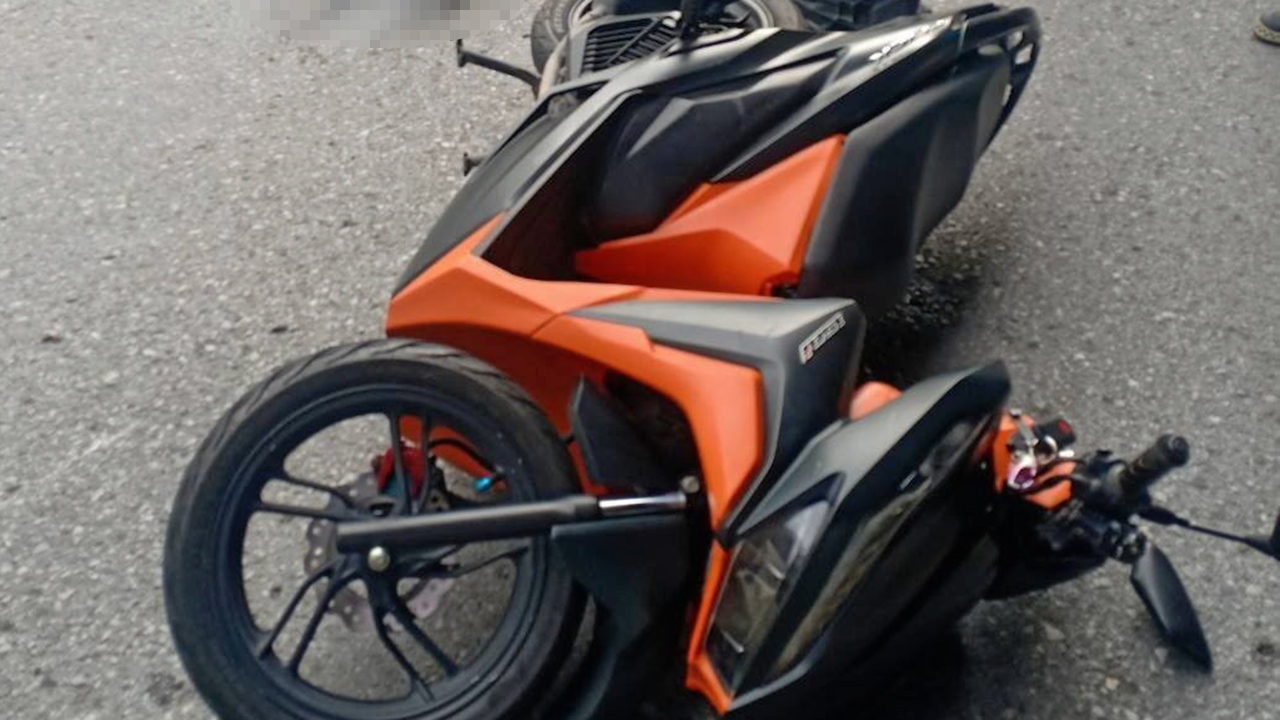 Poh Tapselad: Two bank employees injured in motorcycle crash