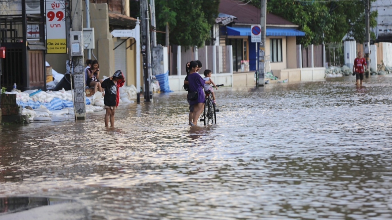 Chiang Mai Governor reports Ping River levels are decreasing