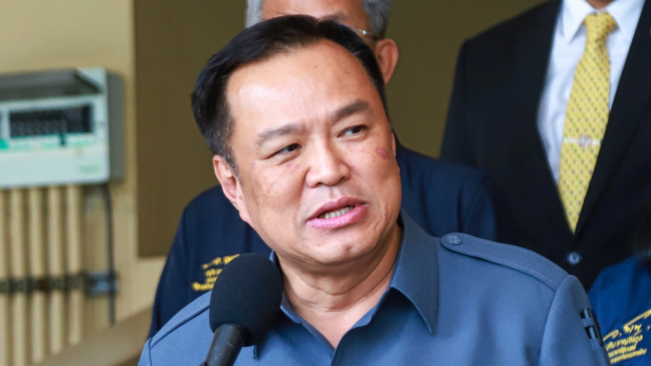 “อนุทิน” ลั่น ทำไม่ได้ เจ้าหนี้ประกบลูกหนี้หน้าตู้ ATM หลังรับเงิน 10,000