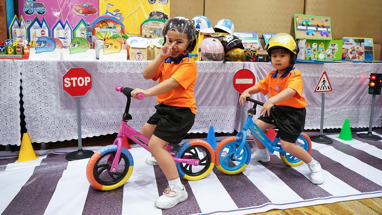 สสส. ปลูกนิสัยเด็กไทย สวมหมวกนิรภัย 100% หนุนศูนย์พัฒนาเด็กเล็ก และทุกระดับ เดินหน้าขยายผล