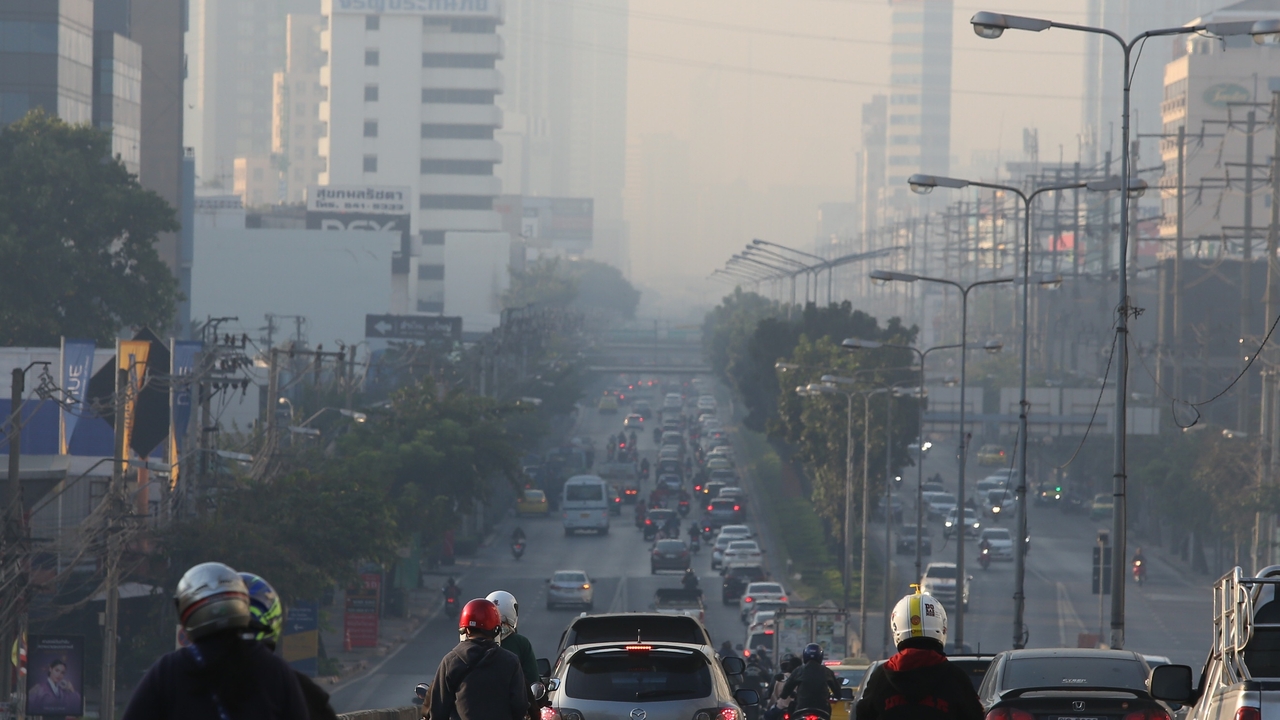 เตือน 60 จังหวัด “อากาศแปรปรวน” ฝนตกหนัก-เย็นลง