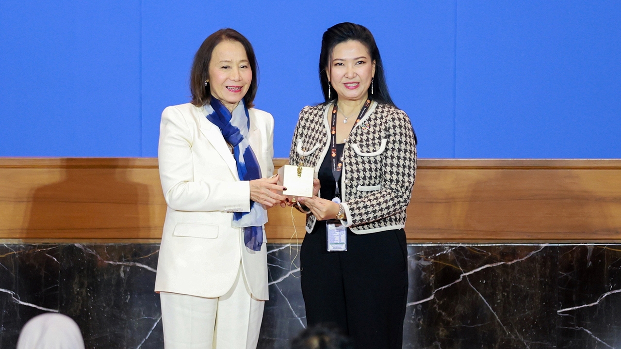 ศุภลักษณ์ อัมพุช รับรางวัล HER AWARDS, UNFPA THAILAND 2024 ประชากรหญิงผู้สร้างแรงบันดาลใจ