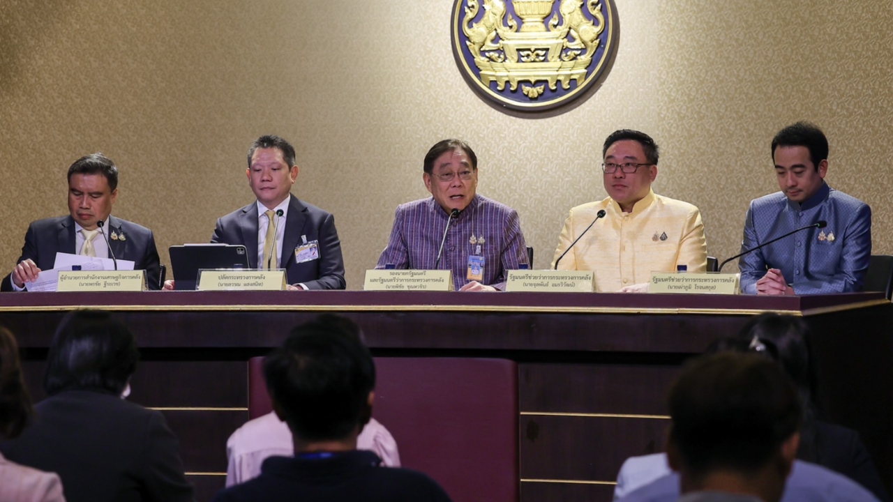 สรุปแถลง ไทม์ไลน์แจกเงิน 10,000 กลุ่มเปราะบาง ครม. อนุมัติงบแล้ว 1.45 แสนล้าน