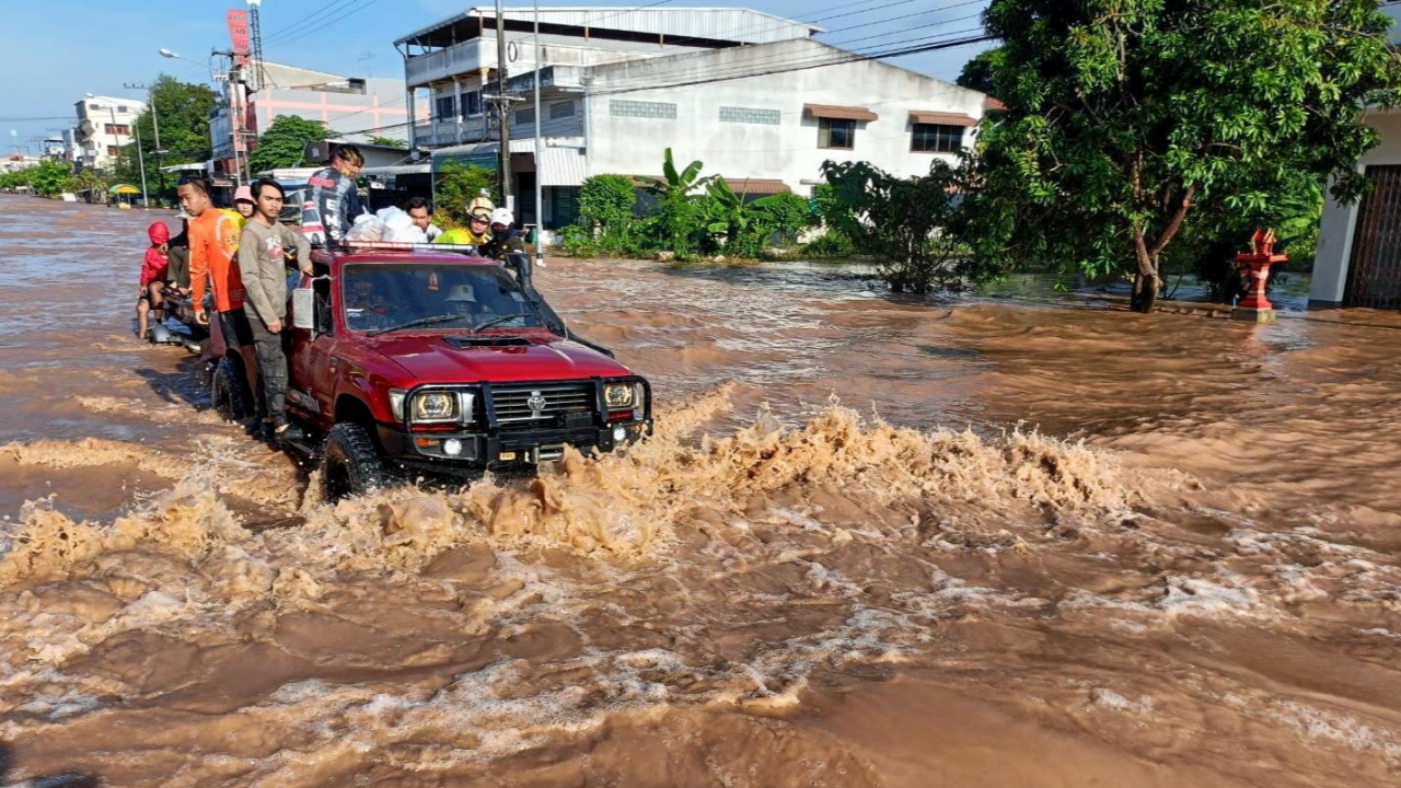 น้ำท่วมอีสานสถานการณ์ดีขึ้น อธิบดี ปภ. กำชับเร่งเก็บกวาดดินโคลนเร็วที่สุด