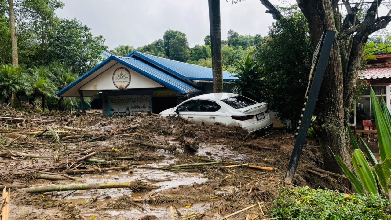 "หมู่บ้านหัวแม่คำ" ที่เชียงราย ดินถล่ม ถนนหลักถูกตัดขาด ทับเด็กตาย 1