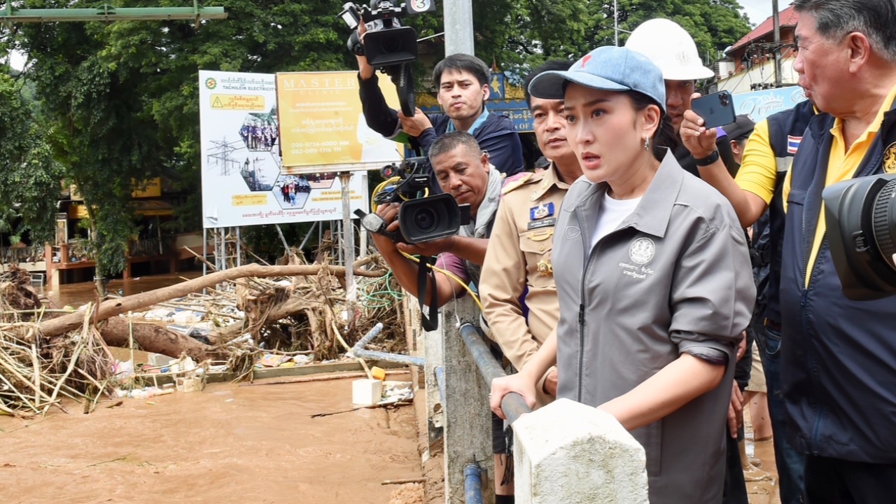 “อิ๊งค์” ไม่รับเงินเดือนนายกฯ พรุ่งนี้ประชุมด่วนตั้ง ศปภ. แก้วิกฤติน้ำท่วม