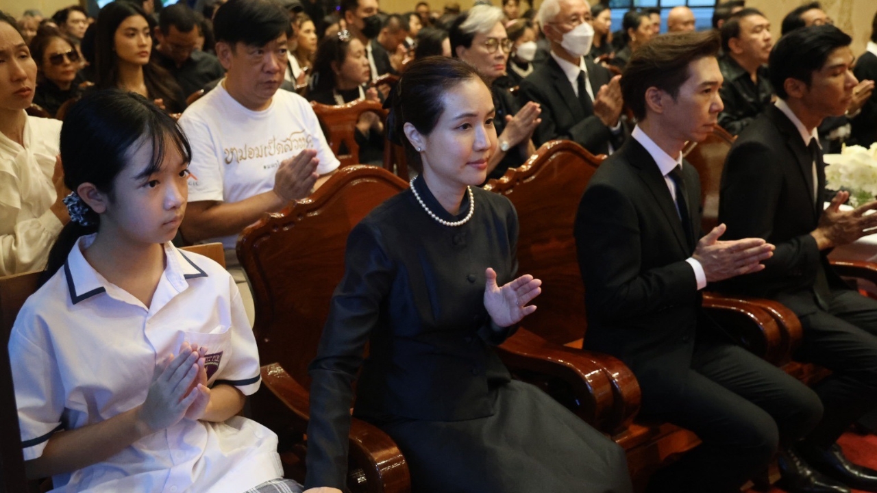 ประมวลภาพบรรยากาศงานศพ อาฉลอง ภักดีวิจิตร คืนแรกสุดเศร้าคนบันเทิงร่วมงานแน่น