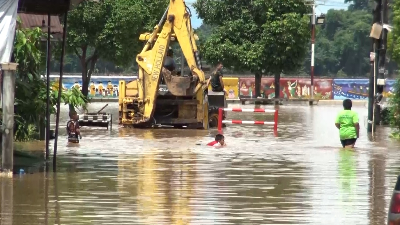 ปากคาดเริ่มอ่วม น้ำโขงไหลเอ่อท่วมลานพญานาค เร่งตั้งศูนย์ช่วยผู้ประสบภัย