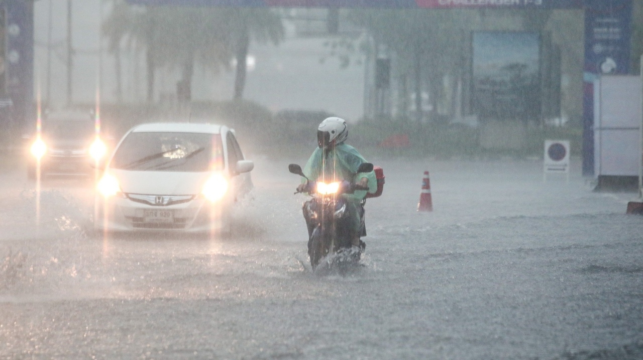 เตือน 13-18 ก.ย. "ฝนตกหนัก" หลายจังหวัดเฝ้าระวังน้ำท่วมฉับพลัน น้ำป่าไหลหลาก