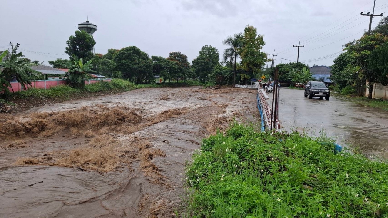 "อ.ฝาง" ฝนตกต่อเนื่อง เกิดน้ำป่าหลาก กระทบ 3 ตำบล