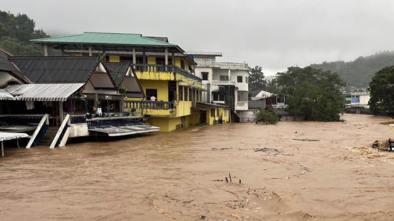 ปภ.เชียงราย อัปเดตสถานการณ์น้ำท่วมแม่สาย กระทบแล้ว 2 ตำบล 5 หมู่บ้าน