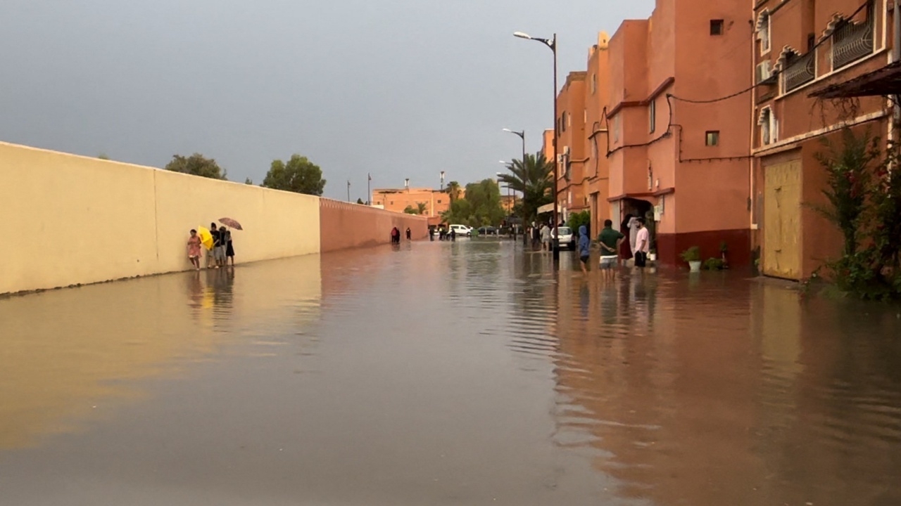 โมร็อกโกเจอน้ำท่วม หลังฝนตกหนักสุดในรอบ 10 ปี ซัดบ้านเรือนพัง ดับแล้ว 11 ศพ (คลิป)